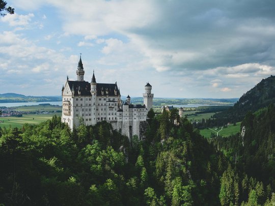 Sehenswertes rund ums Wellnesshotel Märchenhaftes Schloss inmitten der Natur im Bayerischen Wald bei Cham – beliebtes Ausflugsziel nahe dem Wellnesshotel Randsbergerhof in der Oberpfalz.