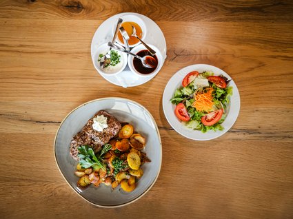 Cuisine at our 4-star hotel in Bavaria Herzhaftes Steakgericht im Hotelrestaurant Randsbergerhof, Oberpfalz