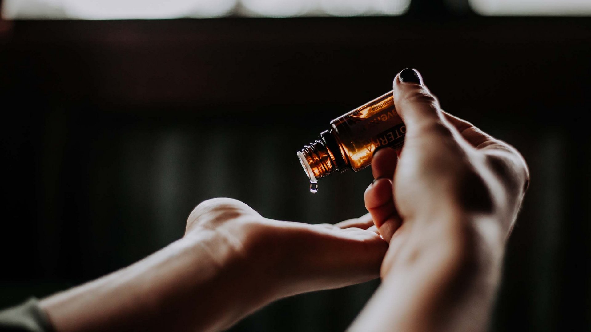 Ab ins Wellnesshotel in Bayern! Hochwertige Massageöle für wohltuende Anwendungen im 4-Sterne-Superior-Wellnesshotel Randsbergerhof in Cham, Bayerischer Wald – Entspannung und Pflege mit wertvollen Ölen in der Oberpfalz.