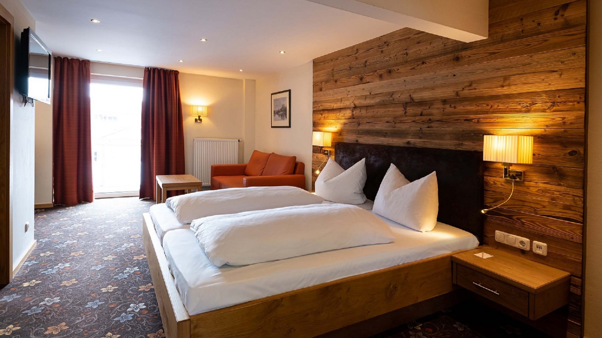 Ihr Hotel in Cham/Bayern: Geschichte Helles Doppelzimmer mit Holzdekor im 4‑Sterne‑Superior Wellnesshotel Randsbergerhof, Oberpfalz